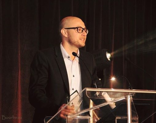 Gabriel Tougas-Leclerc, président de G.T.L. Paysagiste, qui fait un discours à une remise de prix