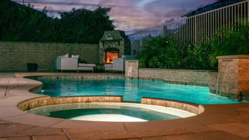 Piscine avec spa intégré